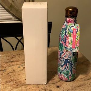 New Lilly Pulitzer water bottle 25oz.